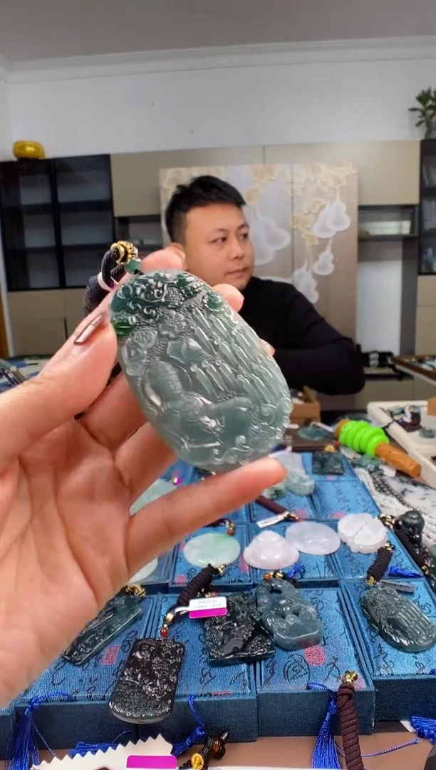 颈饰未镶嵌翡翠 多样性发其一