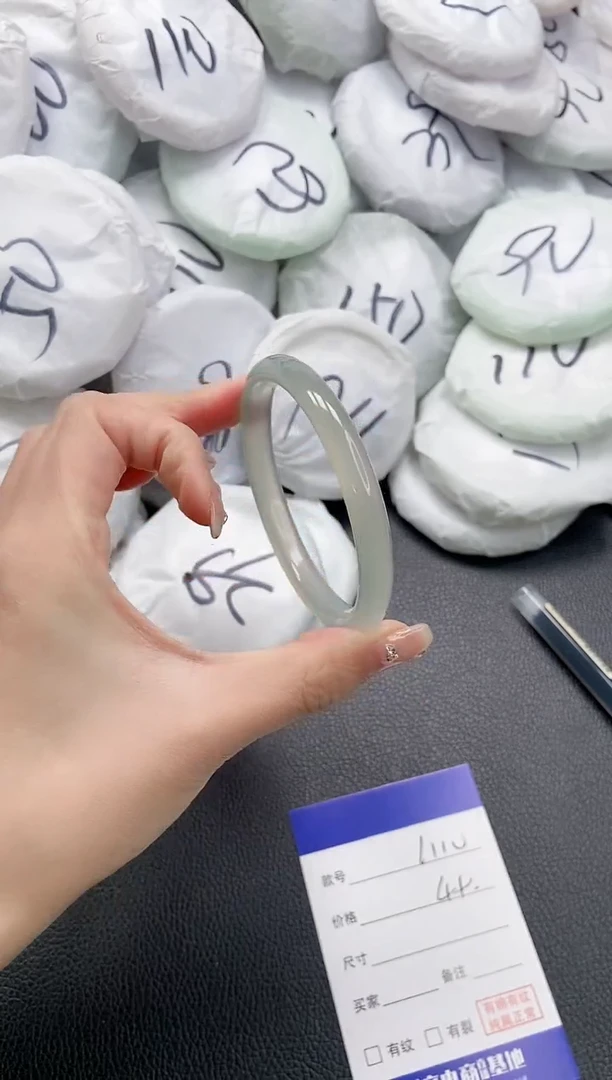 【闪购商品】石英质玉手镯未镶嵌 5L110-58