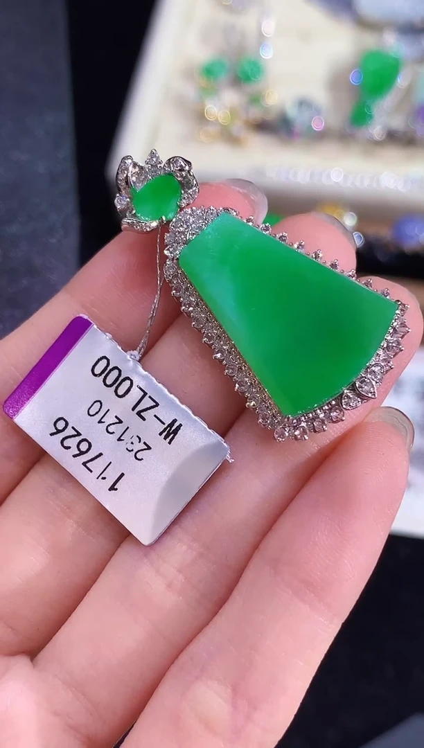 吊坠(不含链)18K金镶嵌翡翠YS多样性发其一