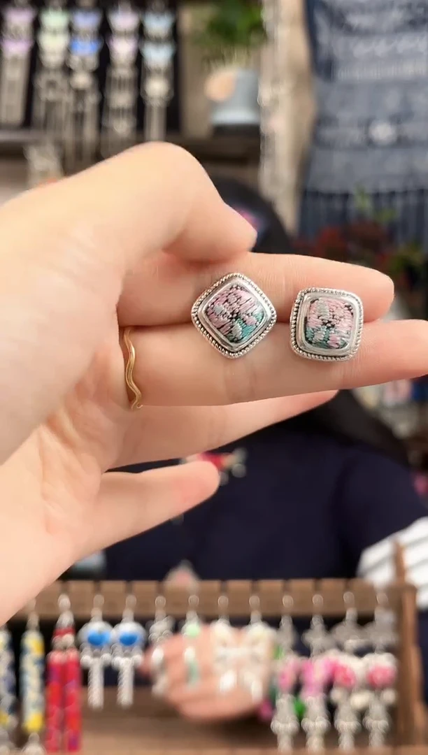 织绣民族风非遗老绣饰品546