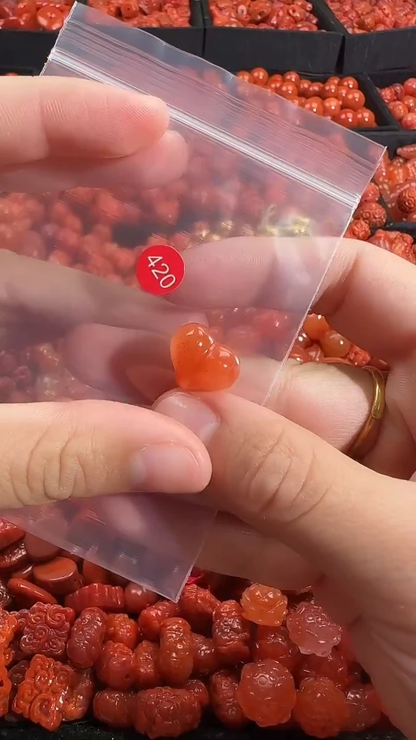 颈饰未镶嵌南红玛瑙1