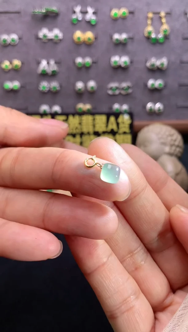 翡翠18K金镶嵌颈饰天然翡翠A货.源头工厂价福利价