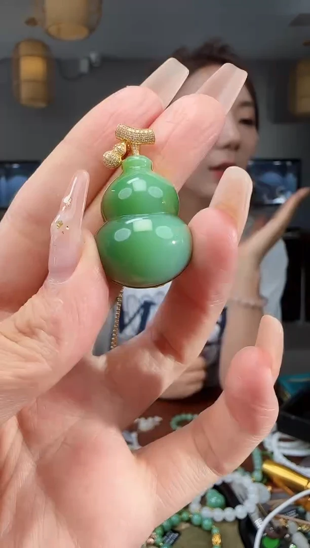 和田玉18K金镶嵌吊坠(不含链)1