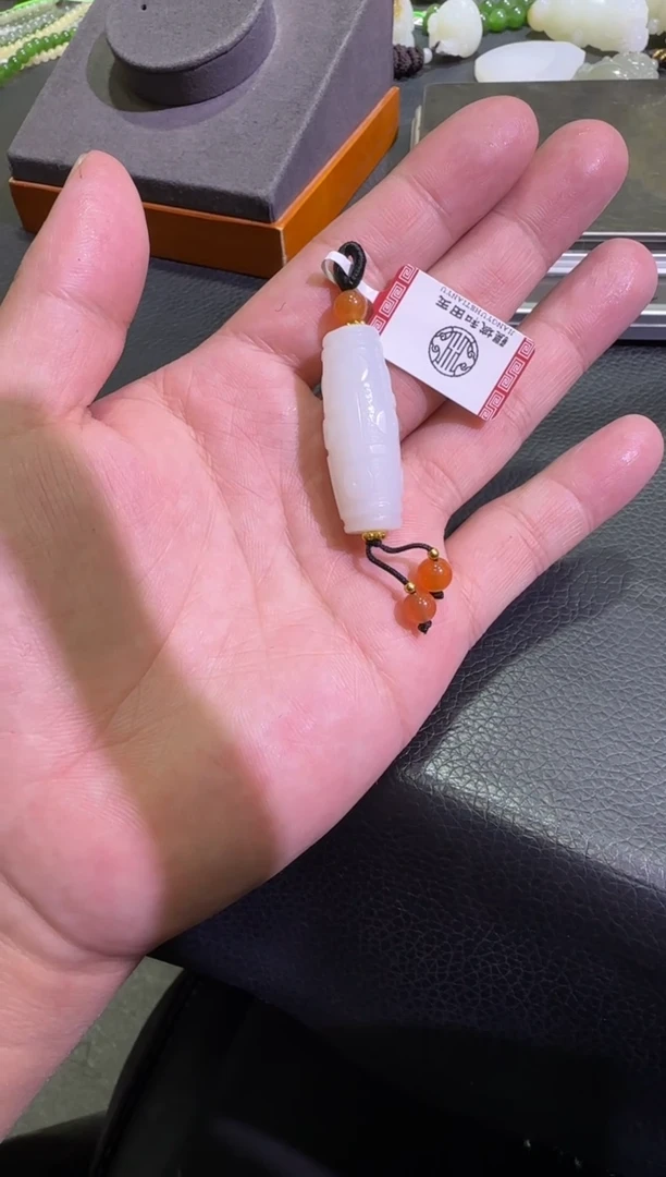 吊坠(赠链)未镶嵌和田玉天泰白玉吊坠（产地直发）