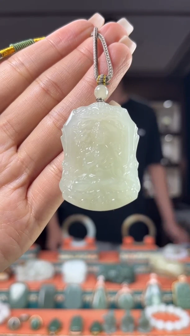 颈饰未镶嵌和田玉佩佩
