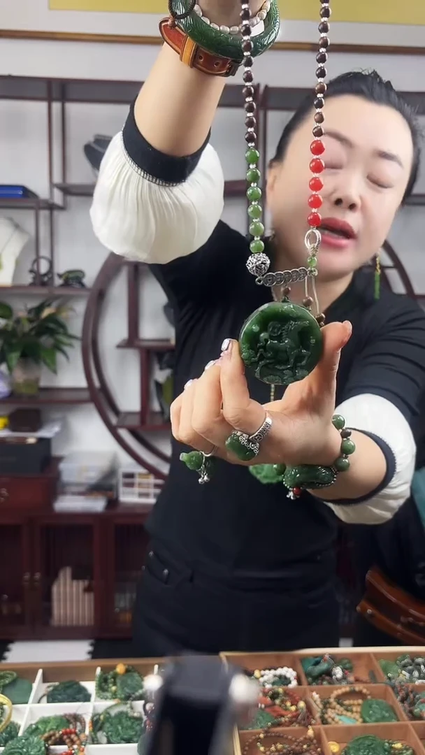 颈饰未镶嵌和田玉马