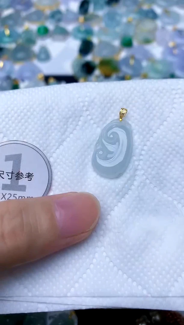 颈饰18K金镶嵌翡翠天然A货翡翠