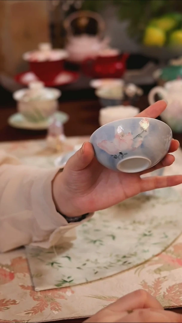 雾漫玉兰茶杯 哈哈哈