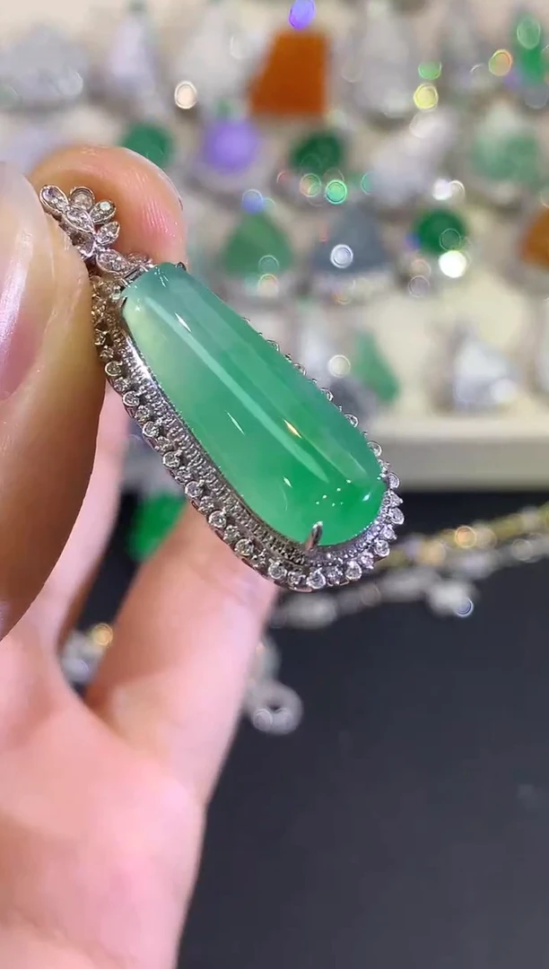 吊坠(不含链)18K金镶嵌翡翠B221