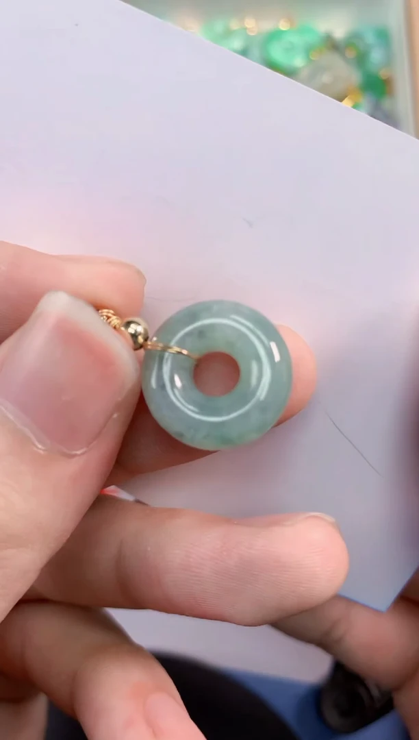 翡翠未镶嵌颈饰       1