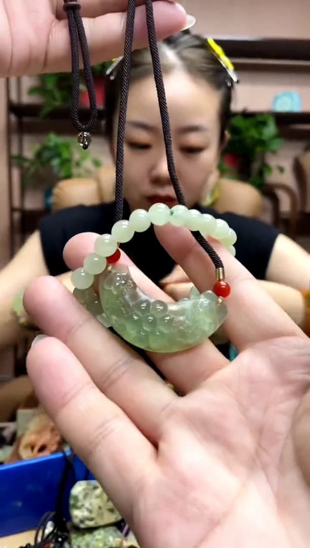 未镶嵌岫玉吊坠·