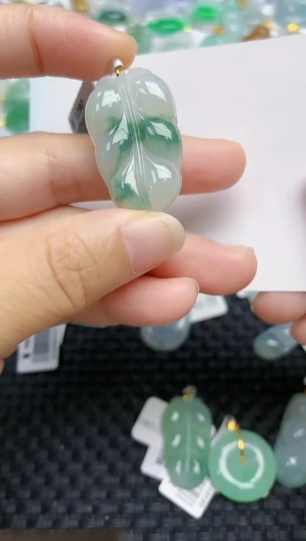 翡翠18K金镶嵌颈饰天然A货翡翠