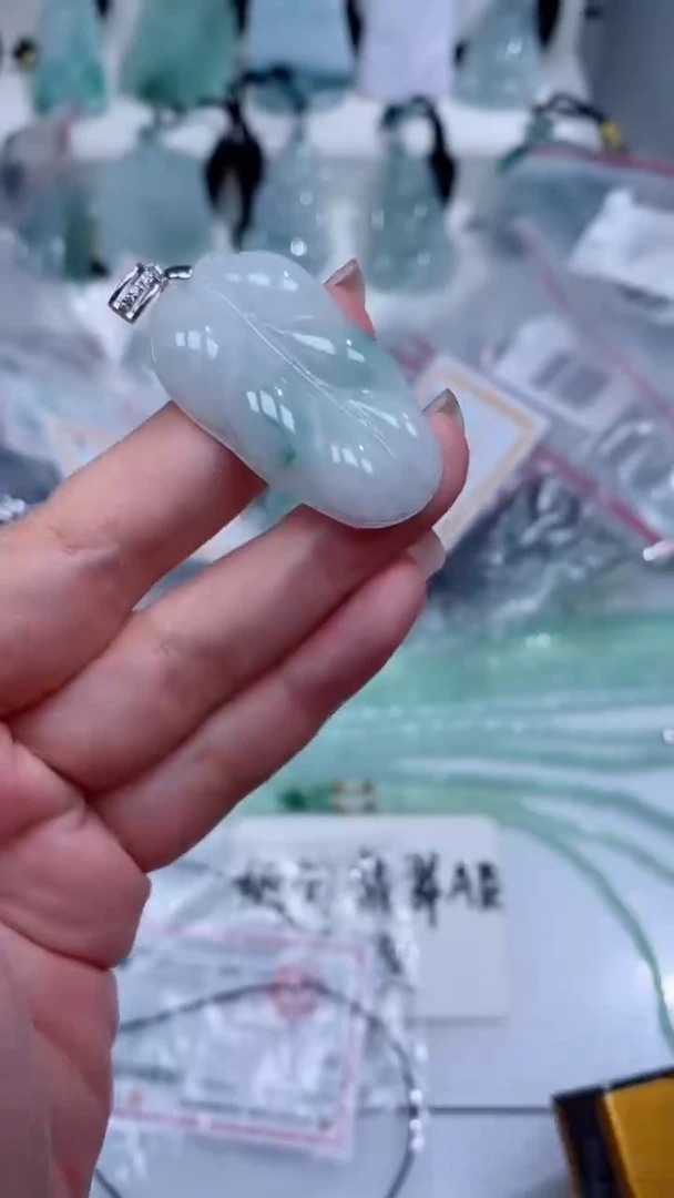 颈饰银S925镶嵌翡翠吊坠