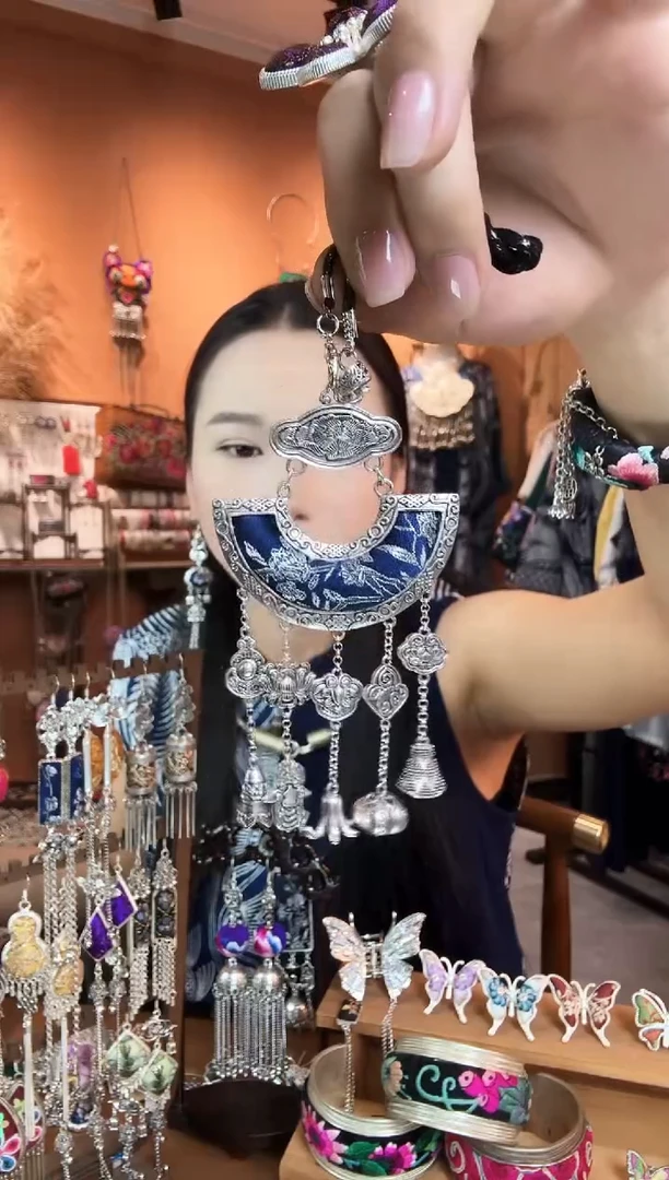 刺绣纯手工民族风吊坠