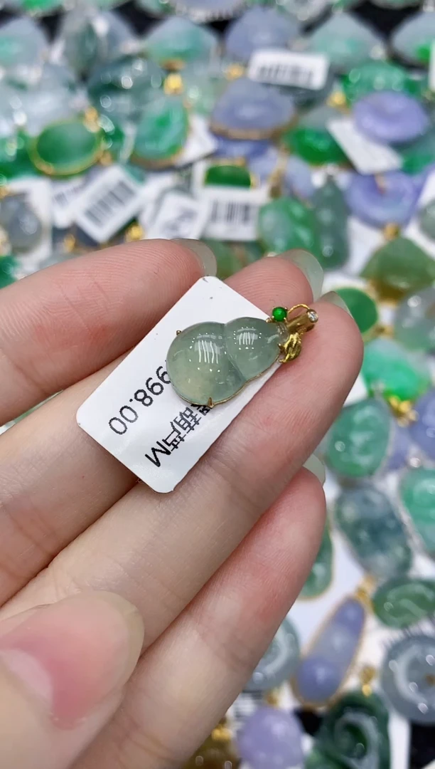 翡翠18K金镶嵌颈饰111111111