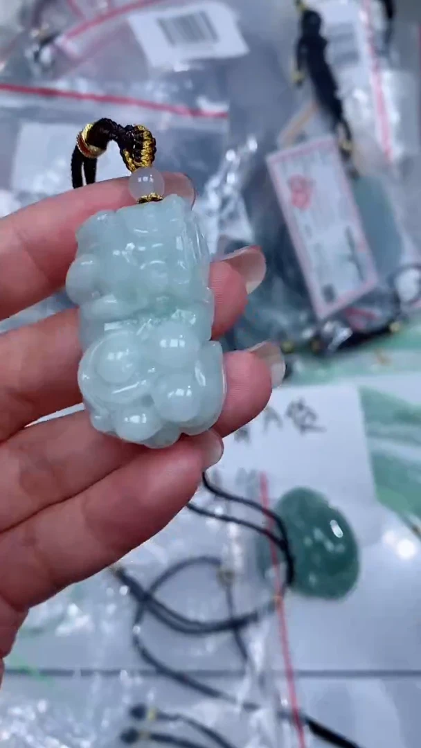 颈饰未镶嵌翡翠吊坠