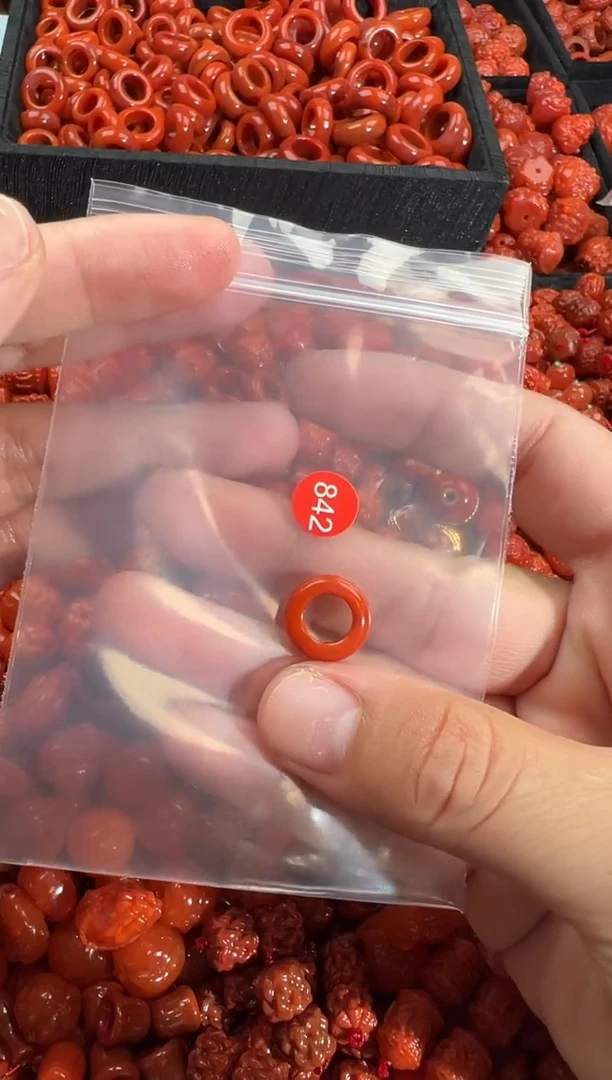南红玛瑙未镶嵌颈饰1