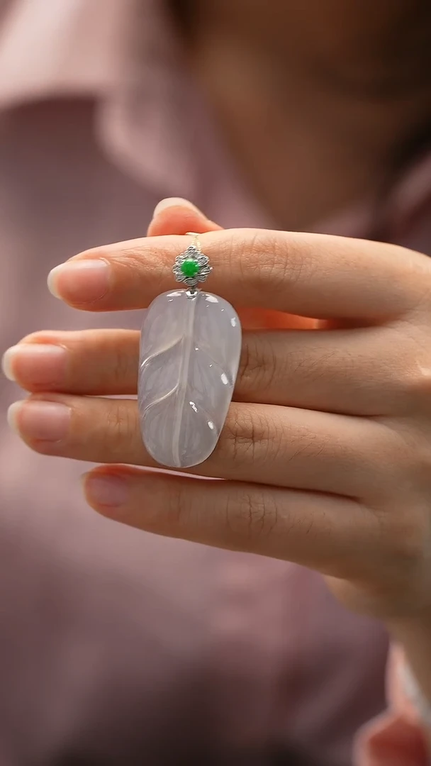 颈饰18K金镶嵌翡翠叶子