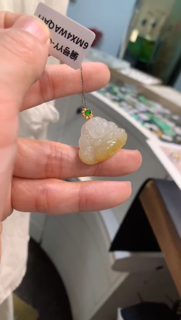 颈饰18K金镶嵌翡翠佛公