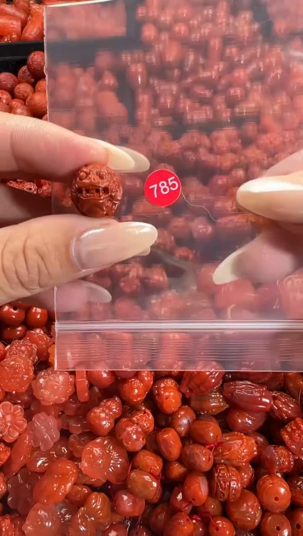颈饰未镶嵌南红玛瑙1