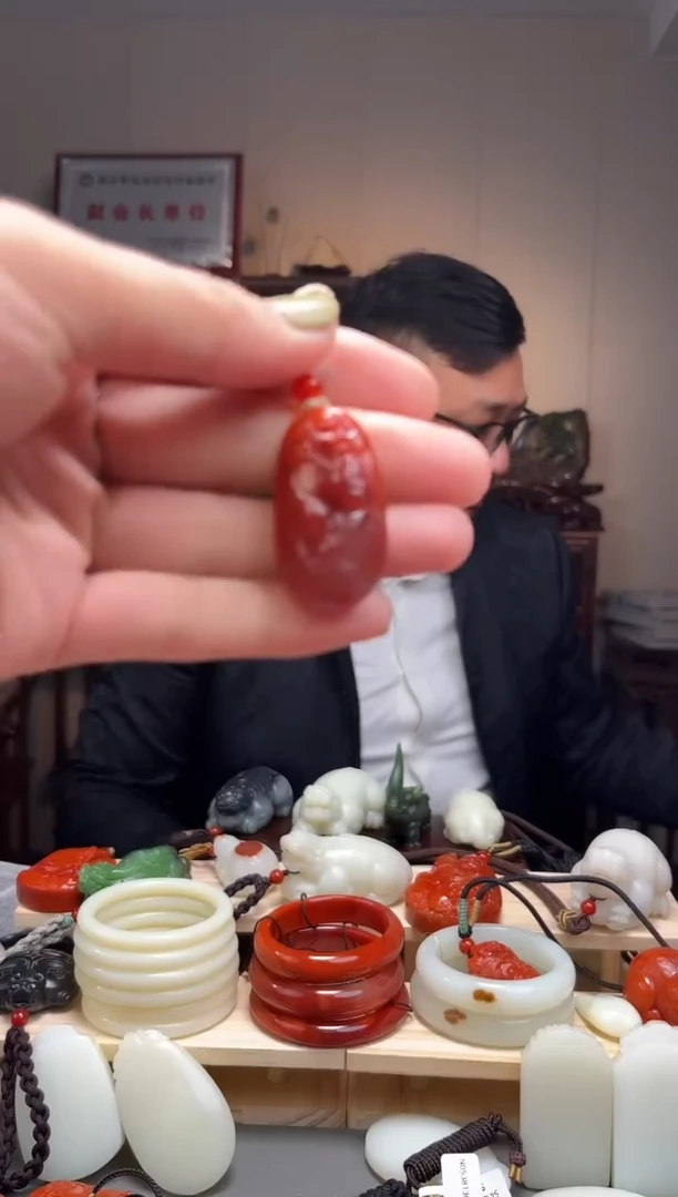 颈饰未镶嵌南红玛瑙吊坠