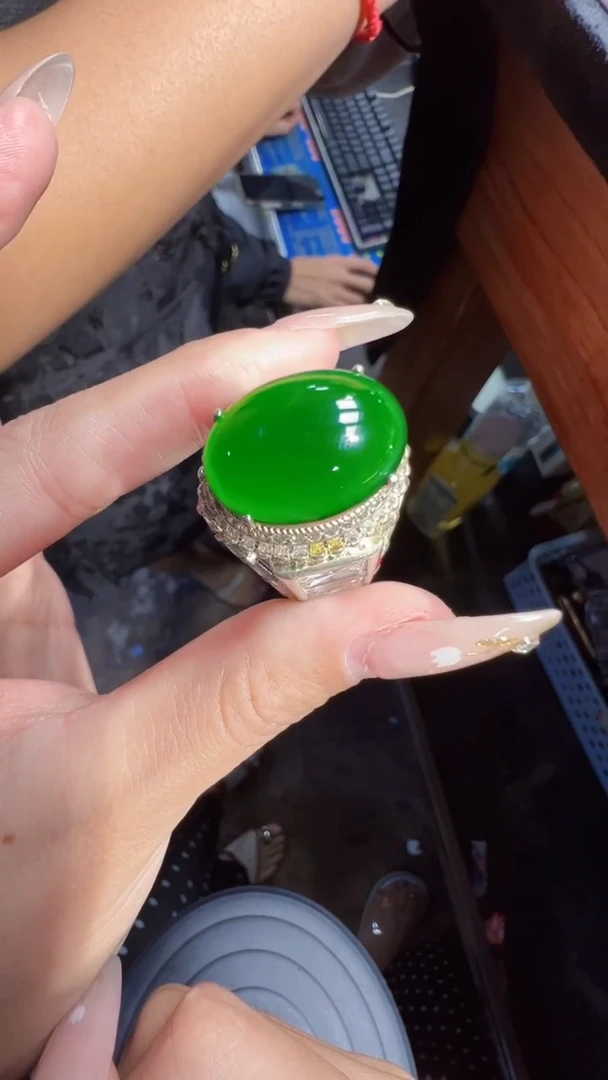 未镶嵌定制翡翠翡翠A货有轻微色差属于正常现象鸽子蛋多样性发货1