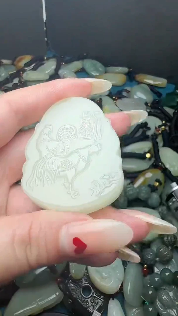 和田玉未镶嵌颈饰鸡