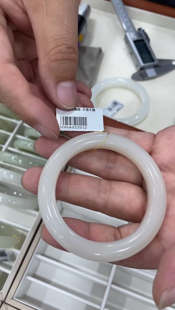 未镶嵌手镯和田玉55-56圈口 2012