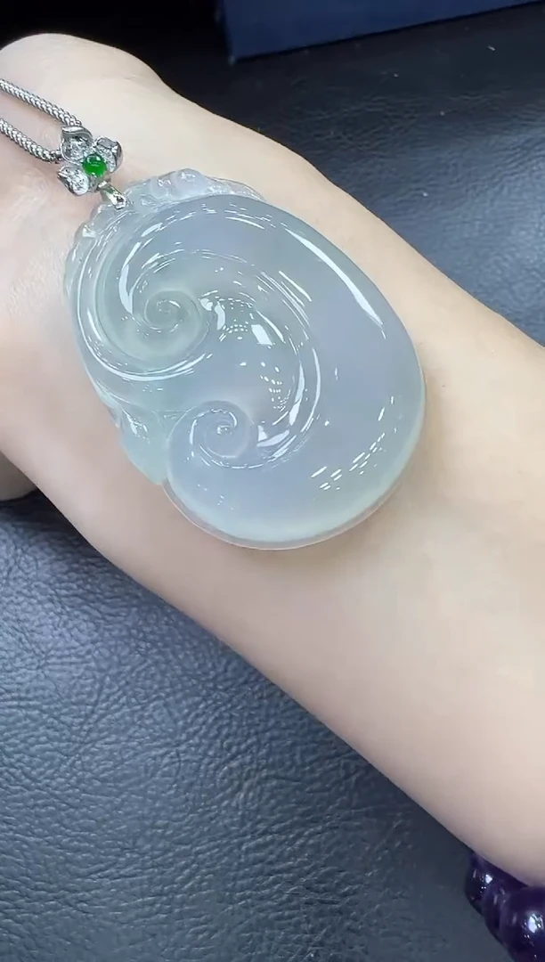 【闪购商品】翡翠挂件18K金镶嵌如意