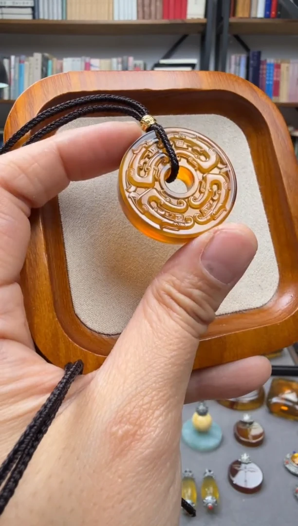 【闪购商品】琥珀颈饰未镶嵌仿古龙纹壁吊坠