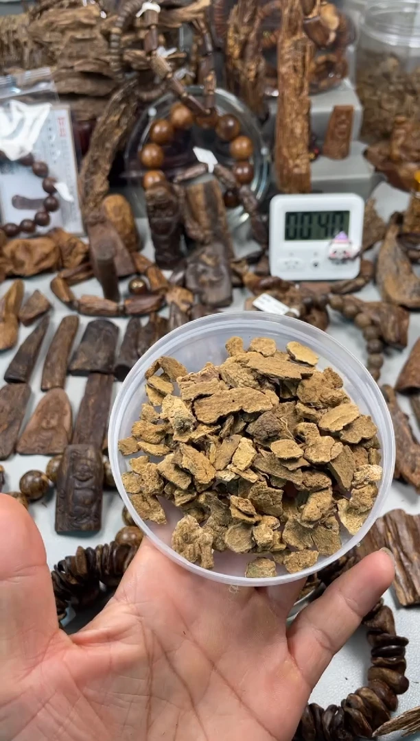 沉香沉香碎屑猪****菜 沉香   土沉