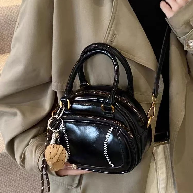 保龄球包包女2025新款潮百搭通勤斜挎包精致小拎包