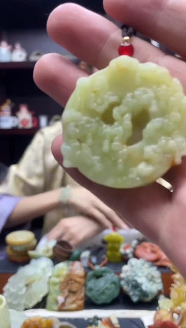 未镶嵌岫玉吊坠·