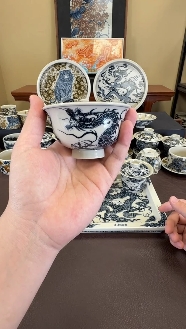 二号釉1351龙纹压手杯