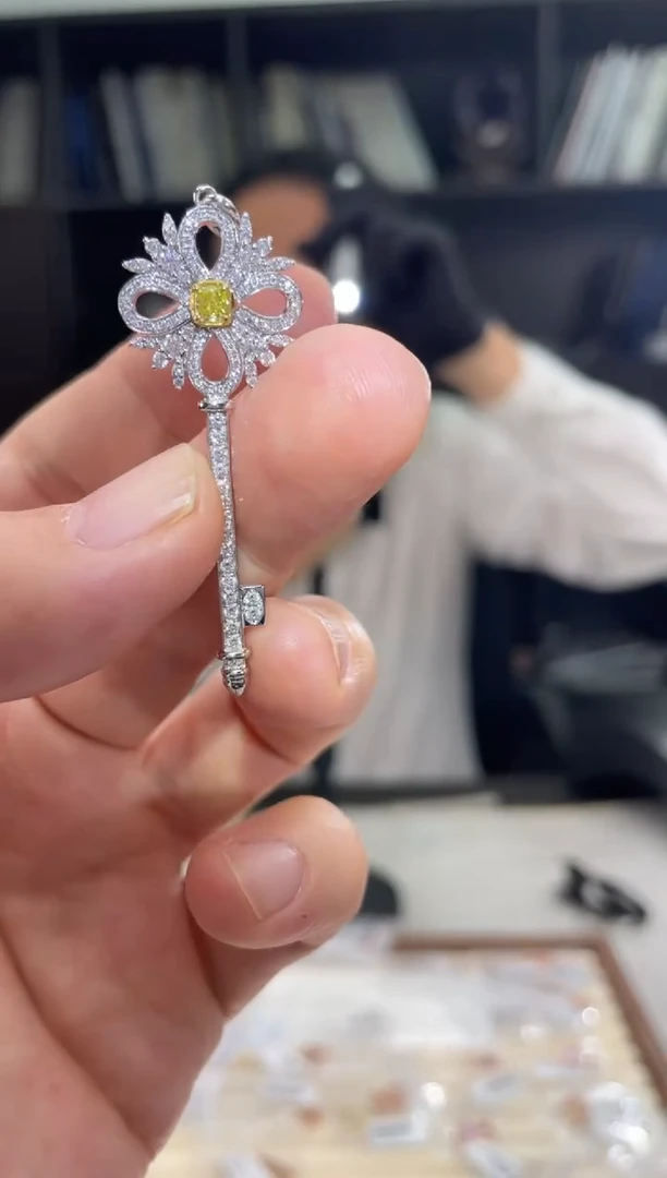 【闪购商品】钻石钥匙18K金镶嵌钻石钥匙项链