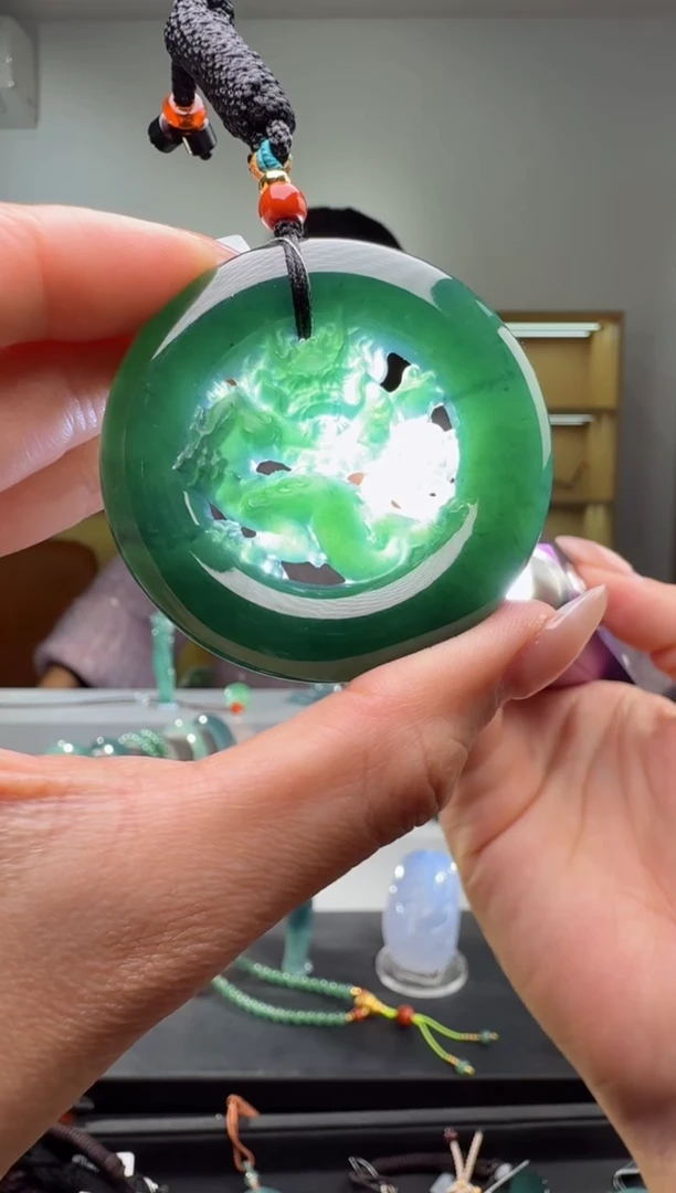 吊坠(不含链)未镶嵌翡翠龙牌