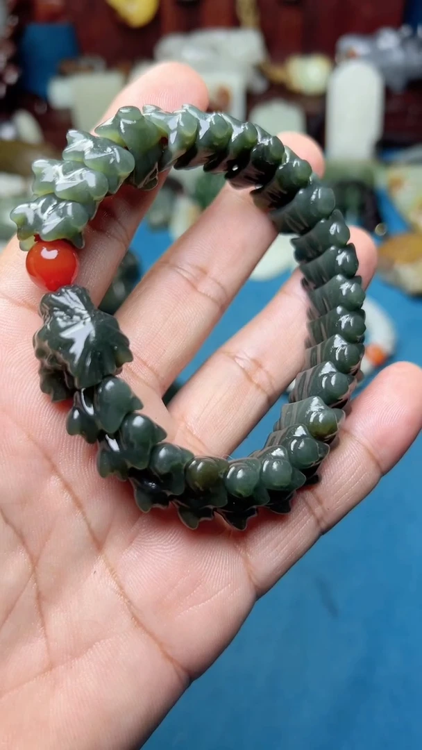 和田玉未镶嵌把件-