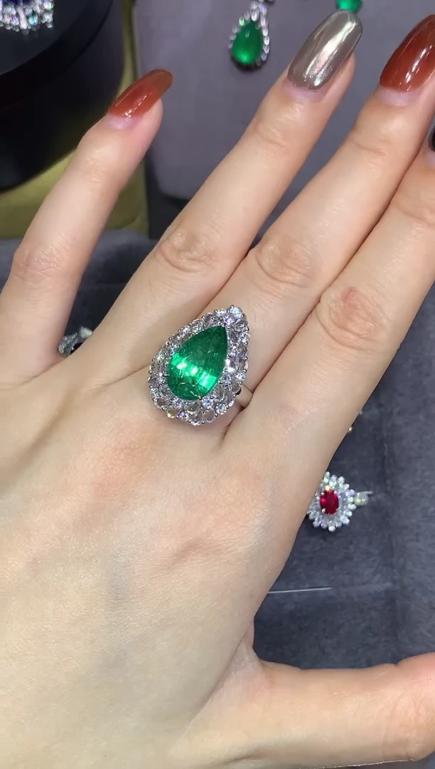 18K金镶嵌戒指祖母绿4.6ct