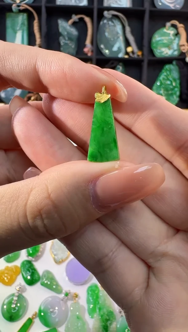 颈饰18K金镶嵌翡翠缅甸A货翡翠