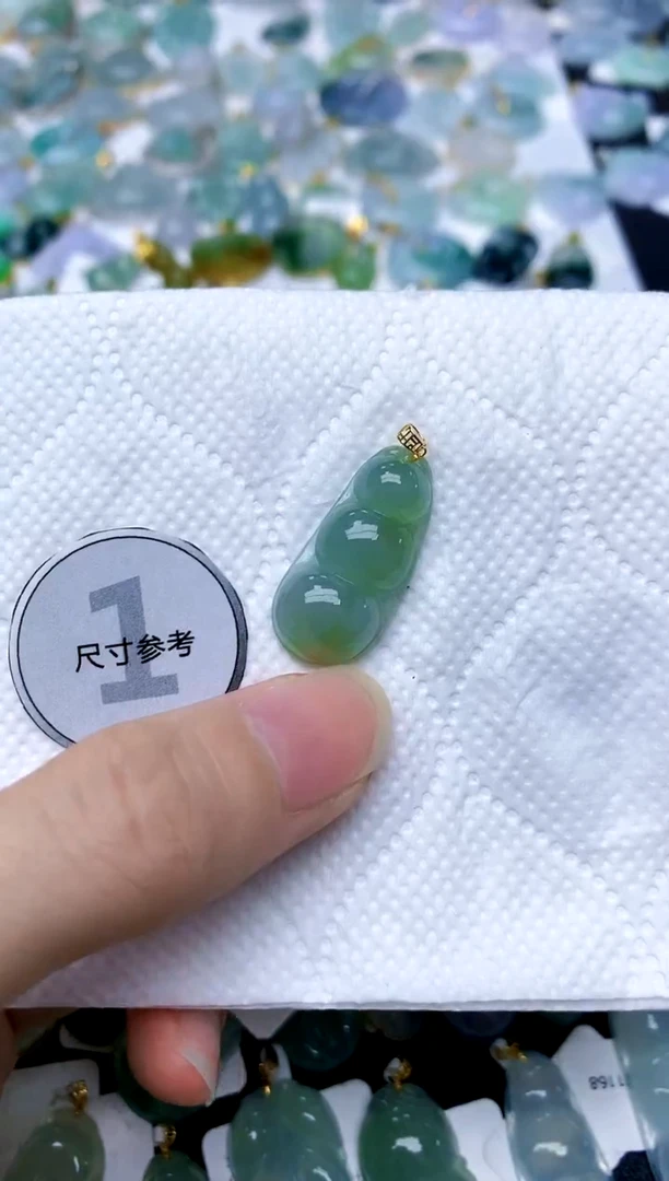 颈饰18K金镶嵌翡翠天然A货翡翠