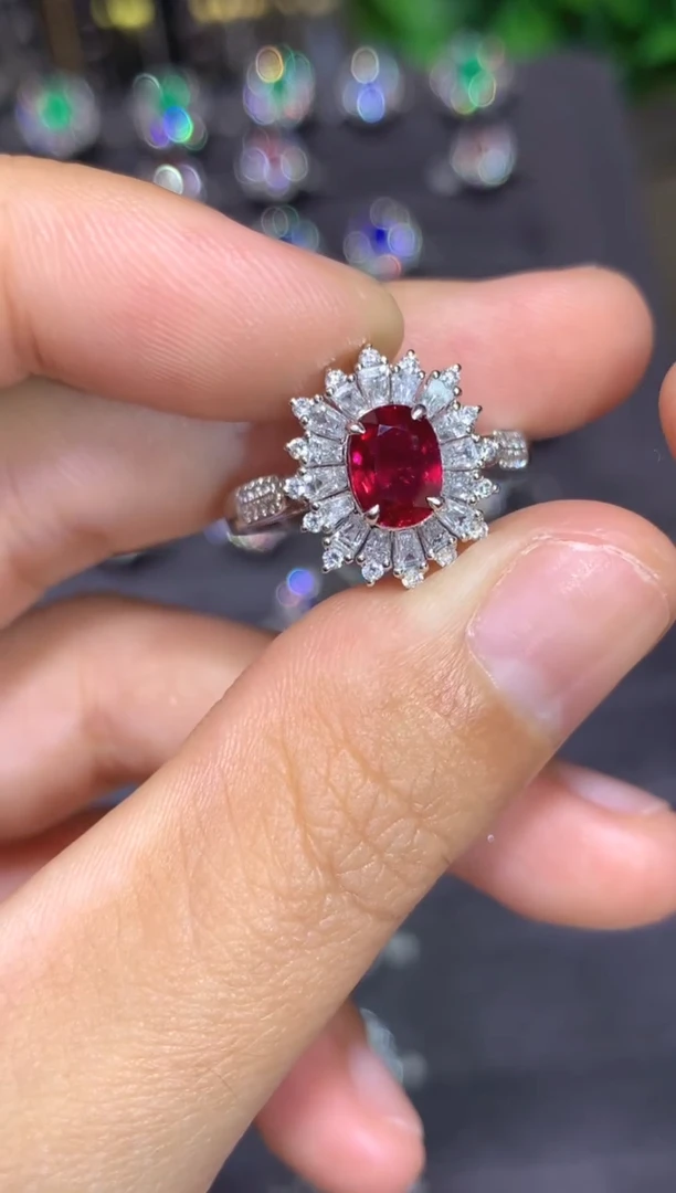 18K金镶嵌戒指红宝石1.04CT