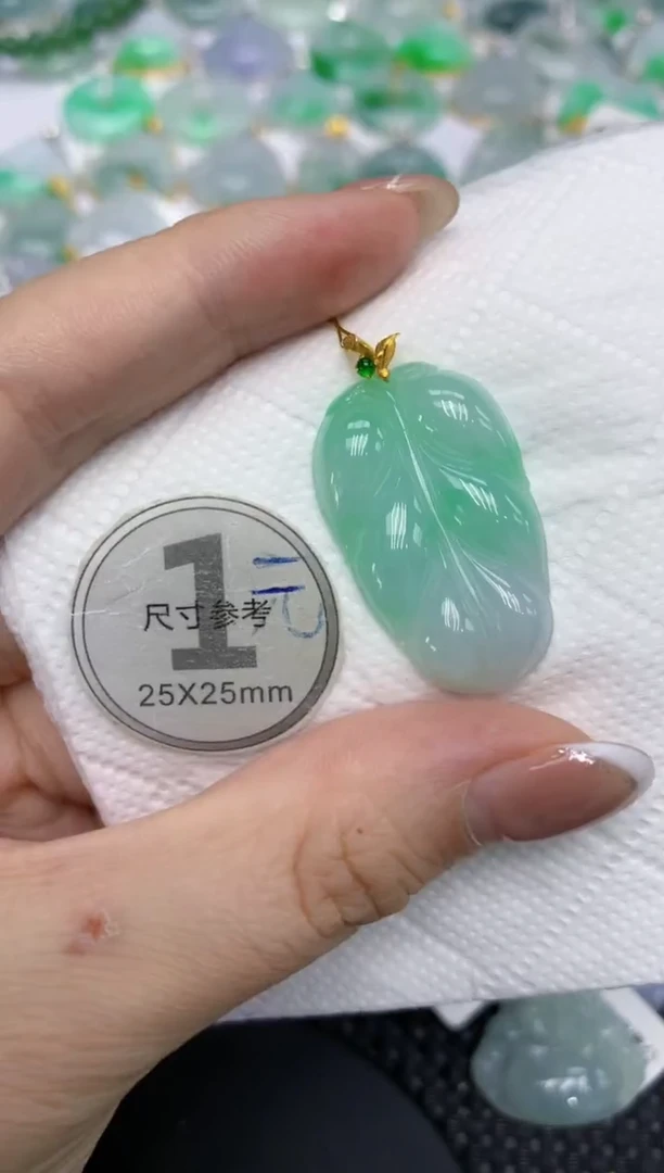 颈饰18K金镶嵌翡翠111111111