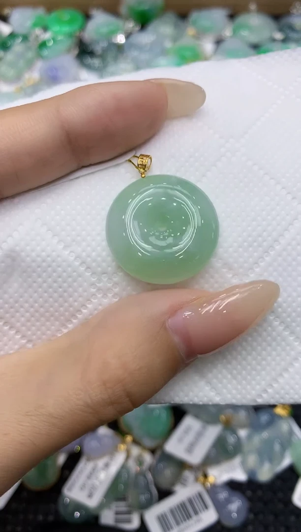 翡翠18K金镶嵌颈饰111111111111