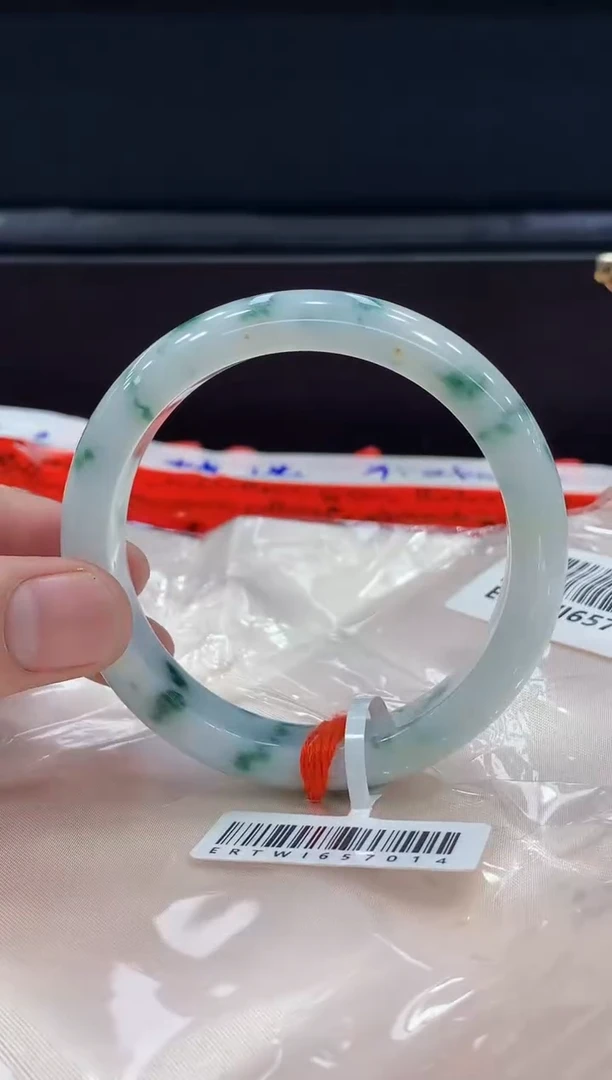 未镶嵌手镯翡翠翡翠手镯