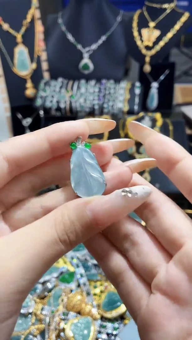 翡翠未镶嵌吊坠(不含链)天然翡翠a货 多样性发其一