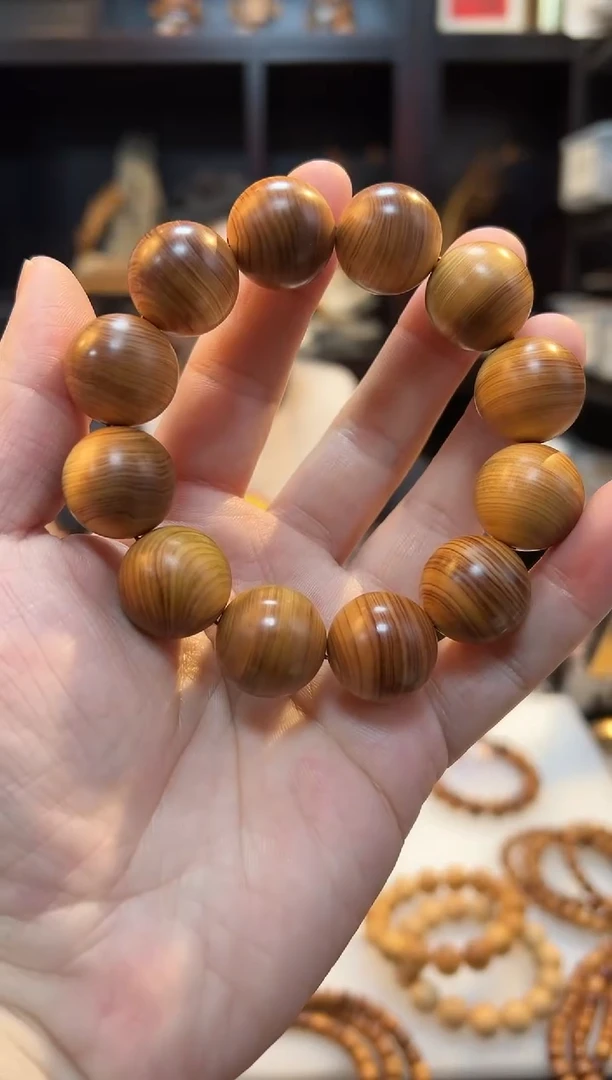 崖柏20黑油精品圆珠无礼盒