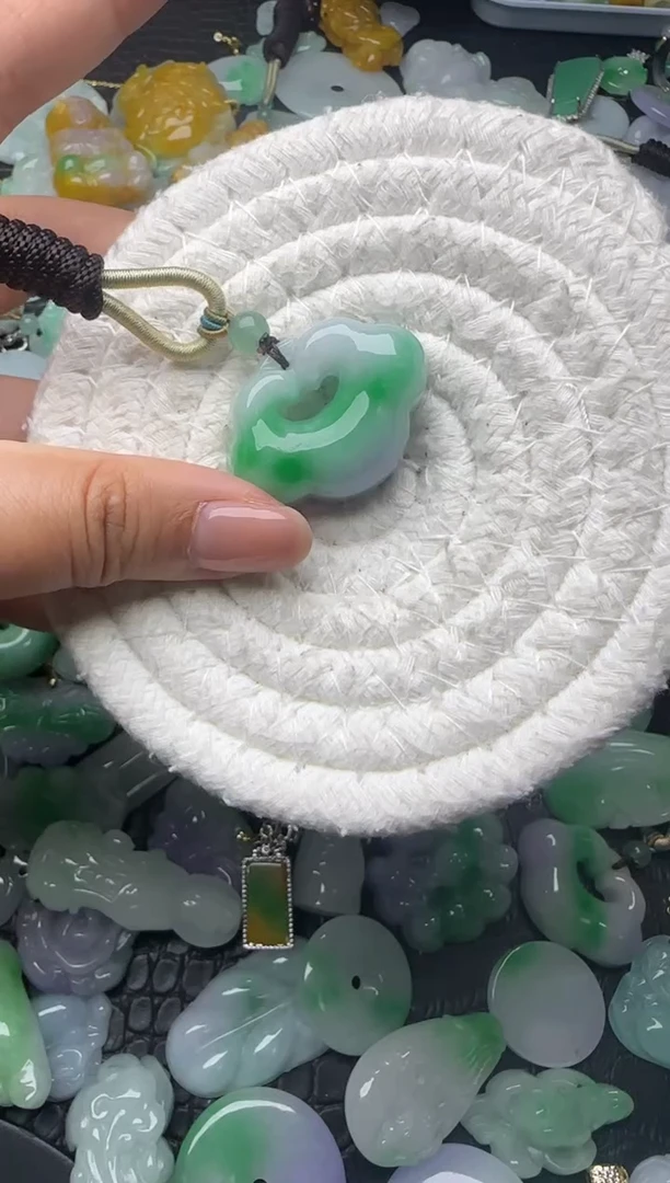 颈饰未镶嵌翡翠缅甸翡翠吊坠