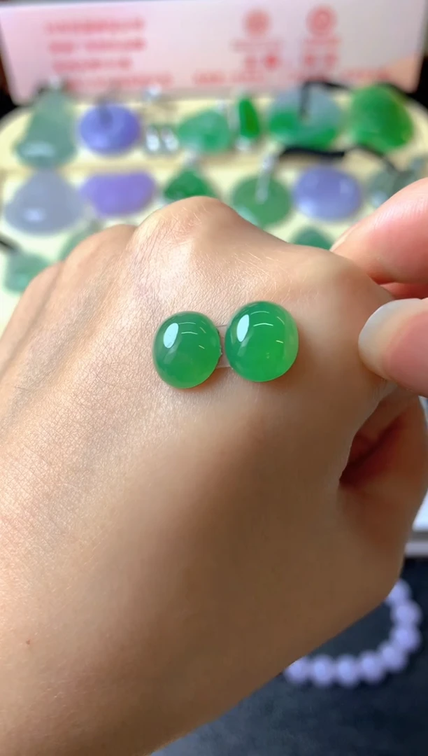 未镶嵌定制翡翠C****y裸玉（客户意向镶嵌）