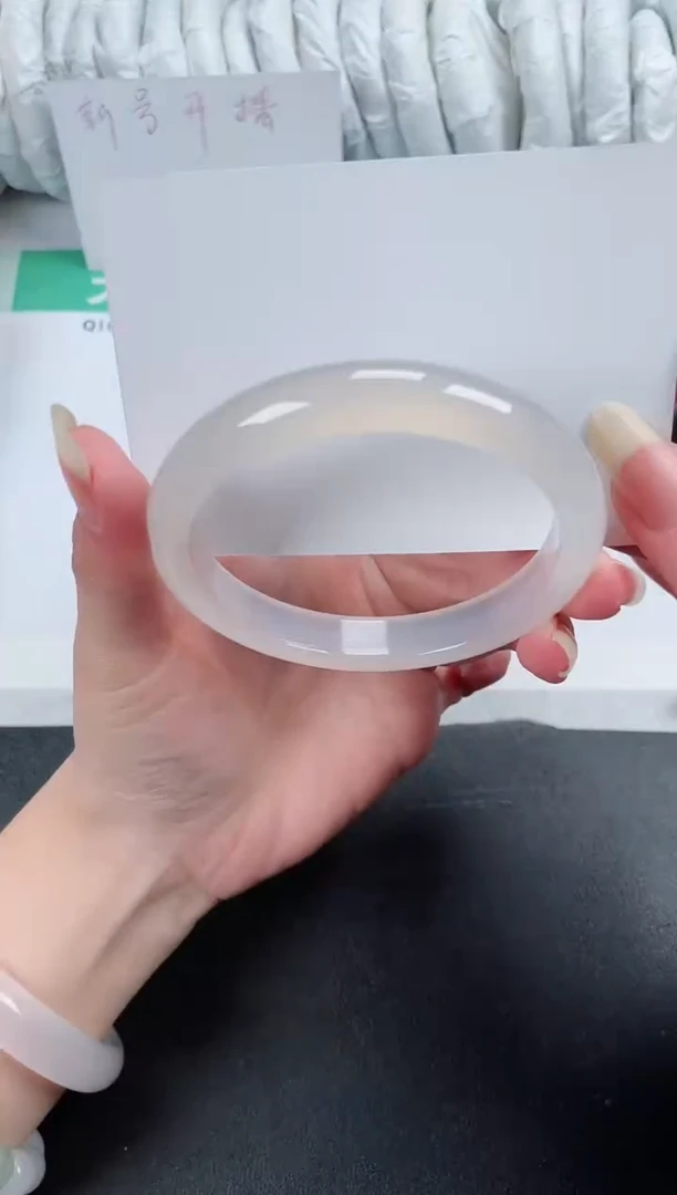 【闪购商品】石英质玉手镯未镶嵌160-62.5