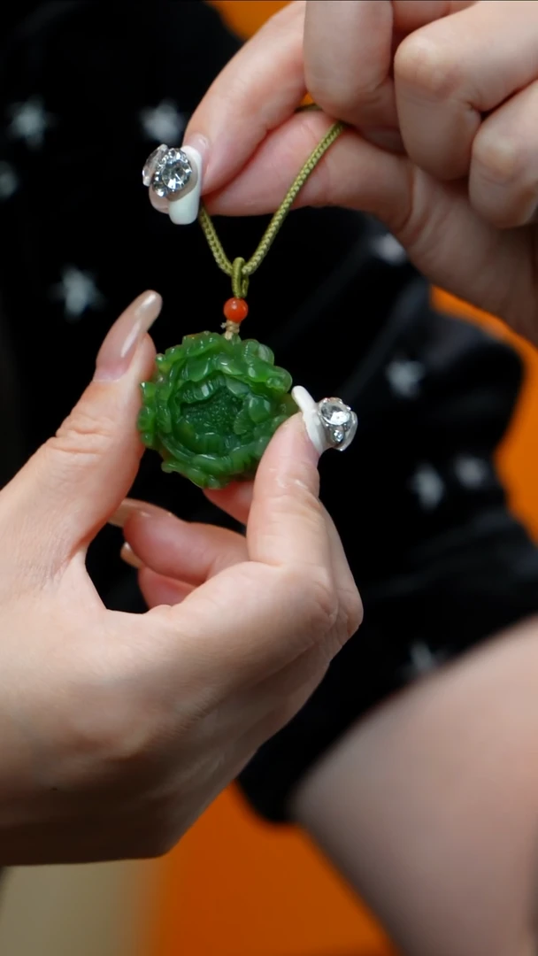 和田玉（碧玉）未镶嵌颈饰碧玉花牌 多样性发其一